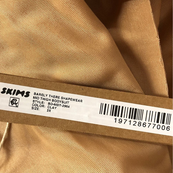 SKIMS Barely There Bodysuit Mid Thigh Cut Out Shapewear Clay Tan NWT 3X - Picture 10 of 11